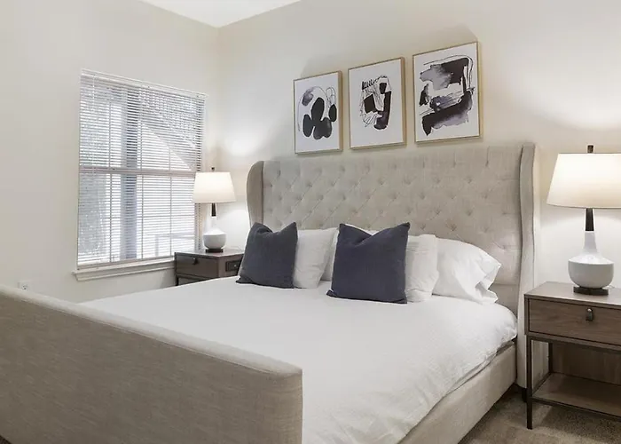 Landing Modern With Amazing Amenities Apartment