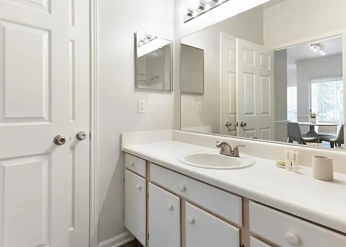 Landing Modern With Amazing Amenities *
